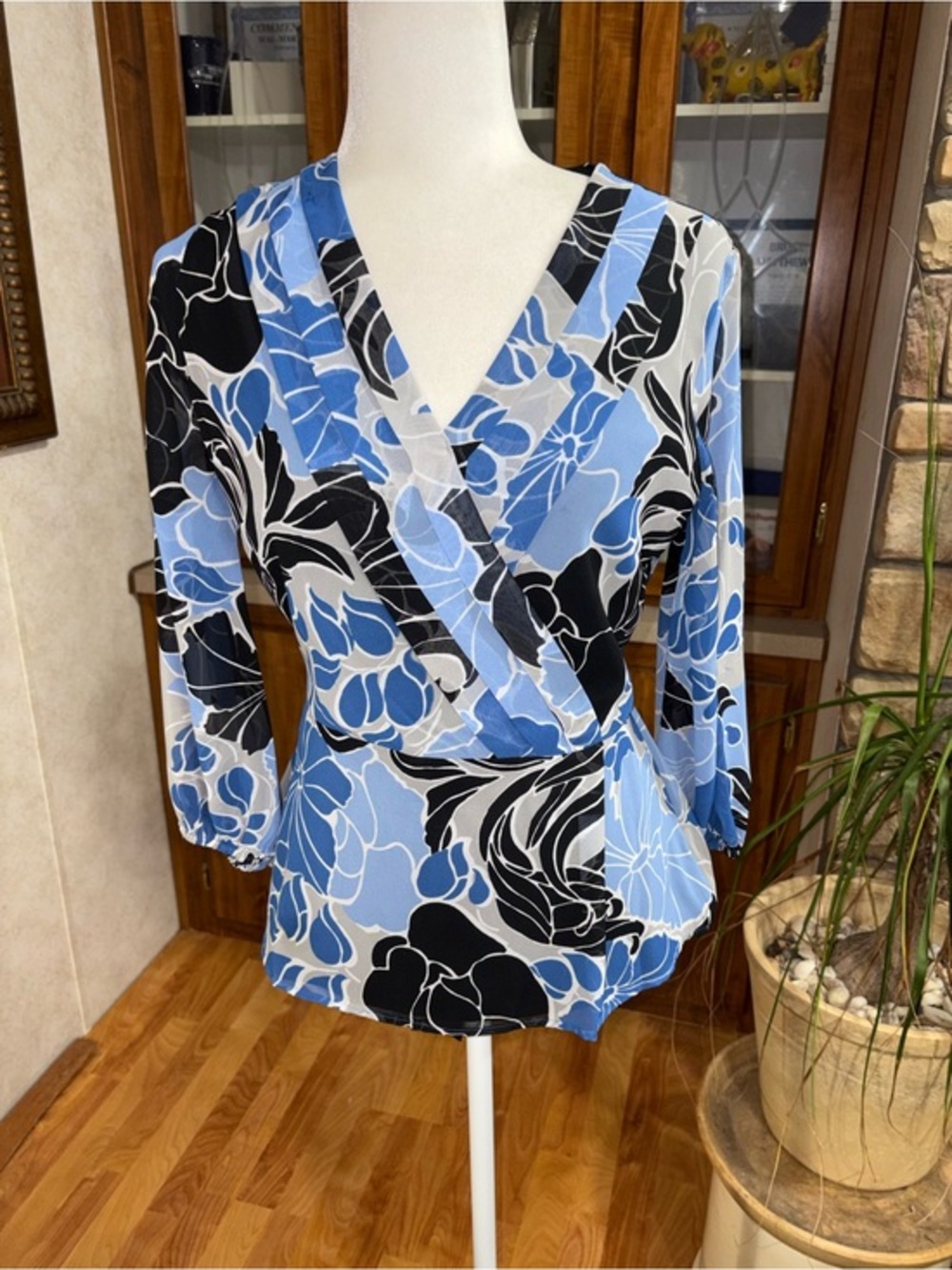 Worthington size medium blue semi sheer floral faux wrap blouse zipper on side